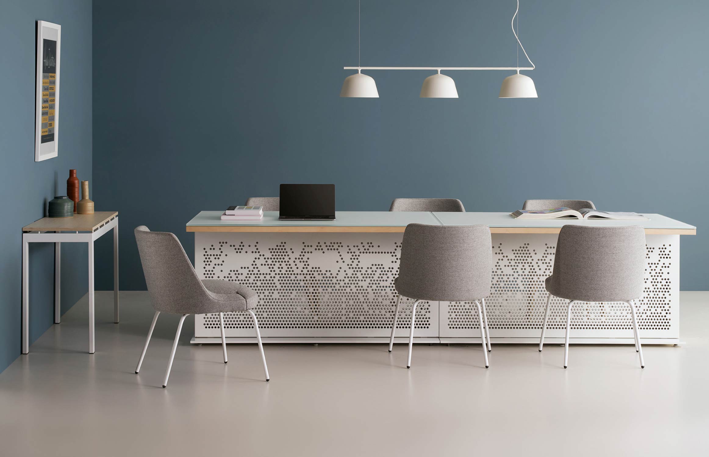 Clover Chair / Slide / Environmental / Facade Venlo 001 1
