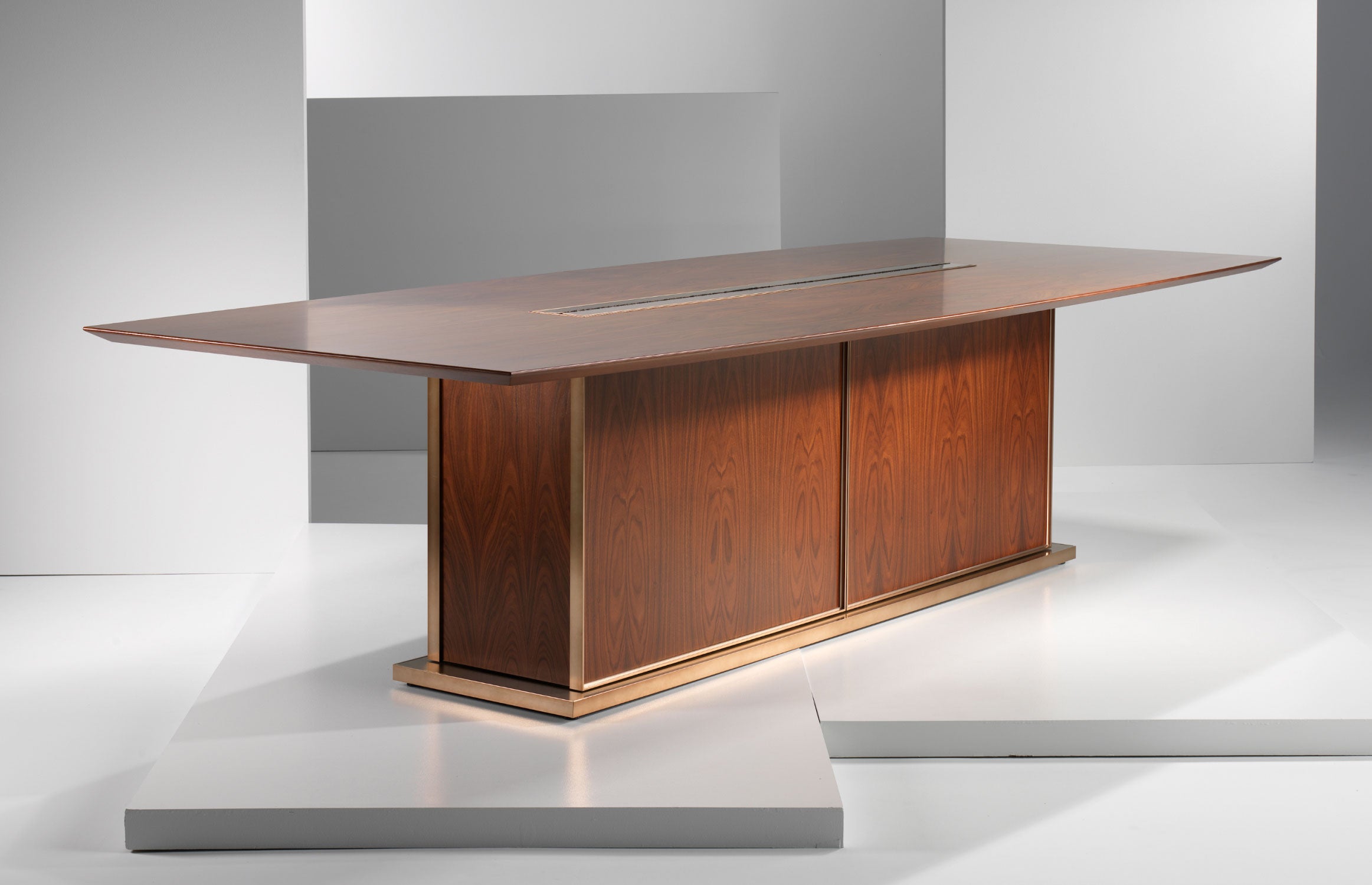 Fortis Meeting Table / Slide / Environmental / Conference Boat 002