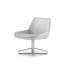 Port Lounge / Image / White Sweep / Ln Column Lowbk 009