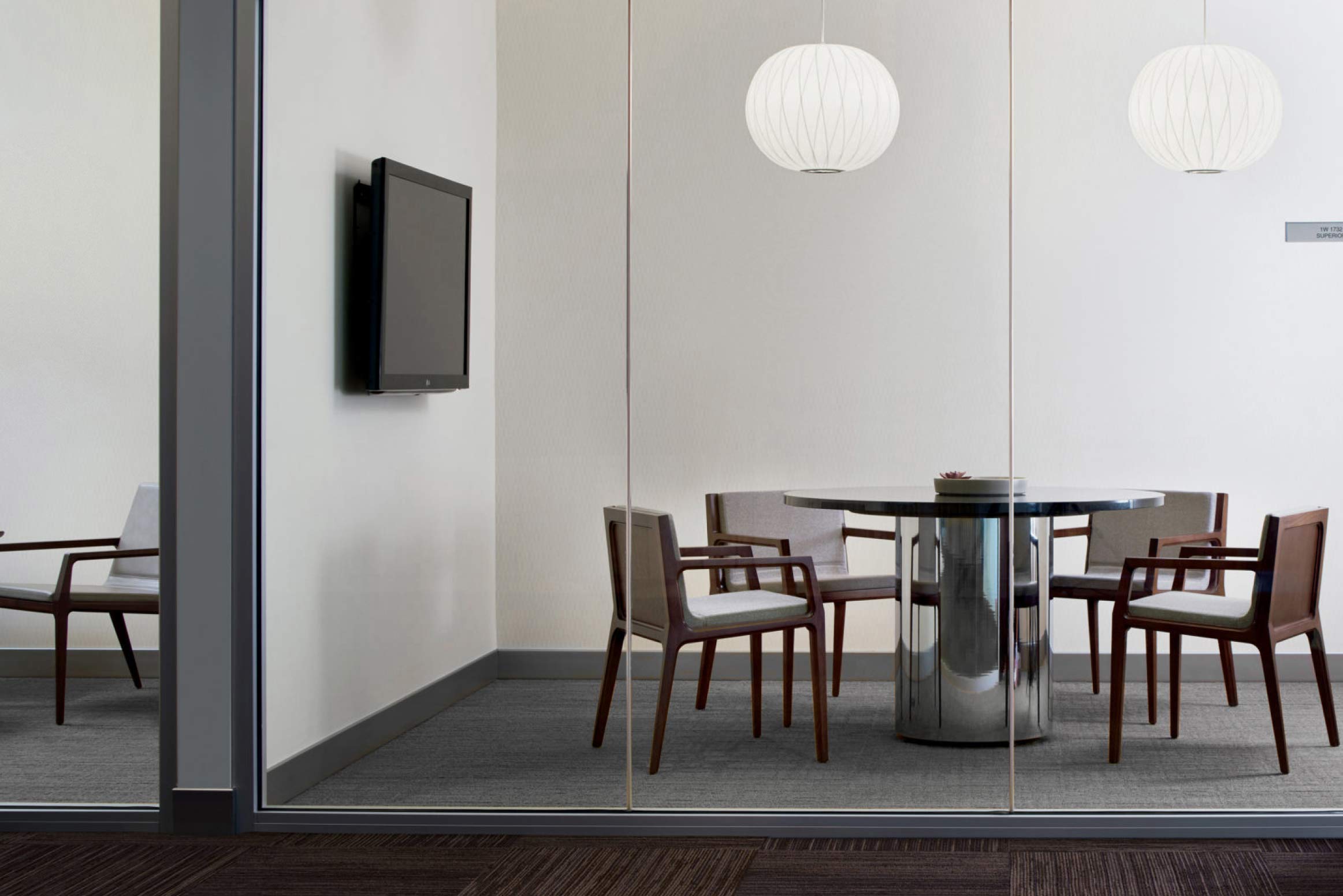 Revo Chair / Slide / Environmental / Metros 001